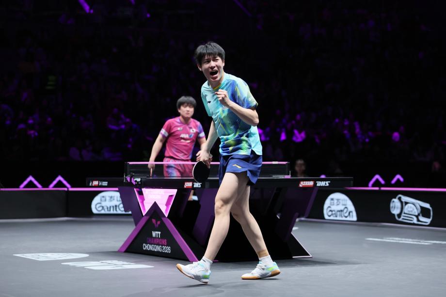 [图]WTT重庆冠军赛-温瑞博4-2张本智和晋级男单决赛